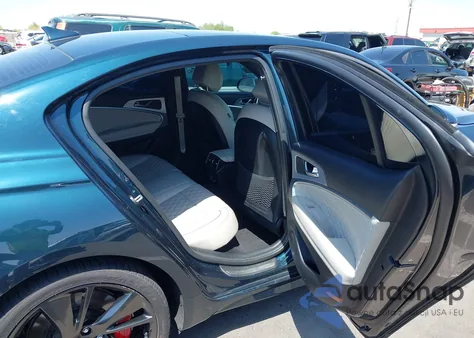 2022 Genesis G70 3.3T Rwd z USA, uszkodzony, nr VIN KMTG54TE4NU099048